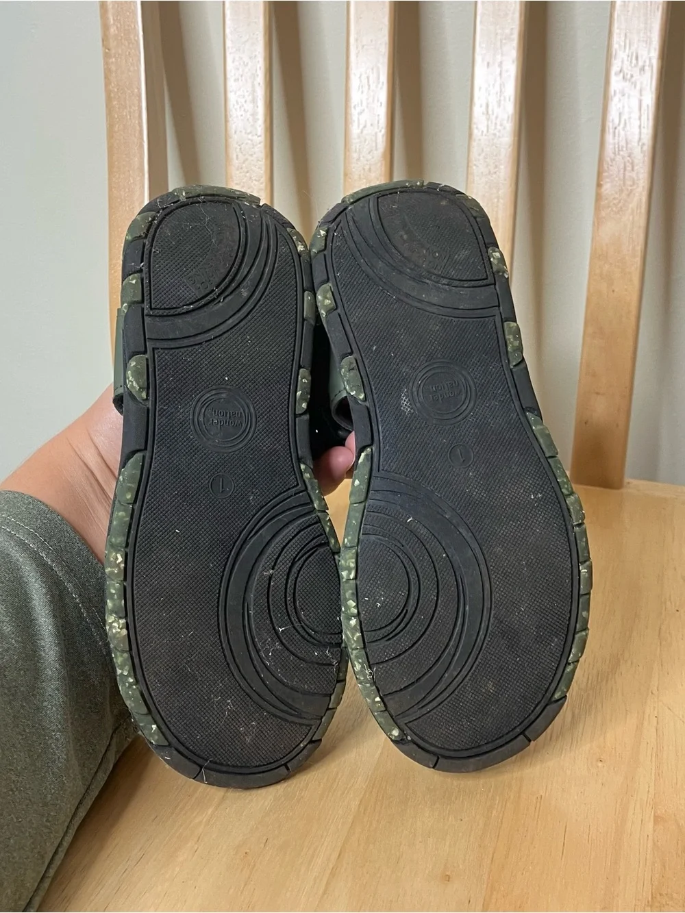 Wonder Nation boys Velcro strap sandals size 1 youth